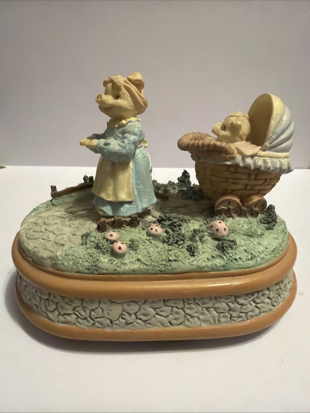 Vintage Mama Pig & Baby Piglets Music Box ‘You Are My Sunshine’ Mama Spins